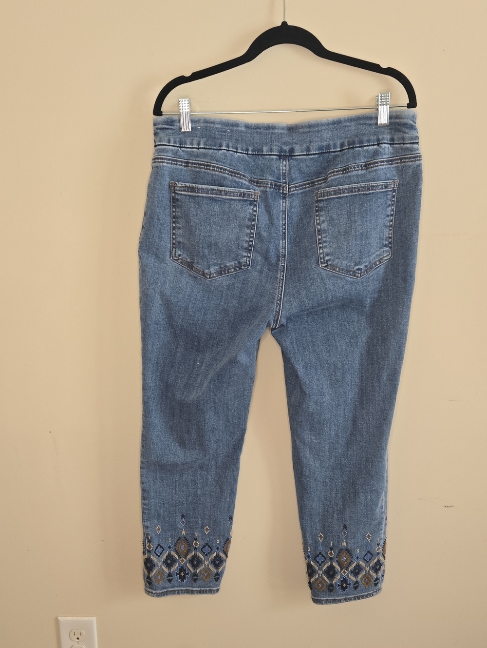 Chico’s Light Wash Pull On Jegging Ankle Jeans 12P Beaded Embellished Hem Denim - Picture 5 of 11